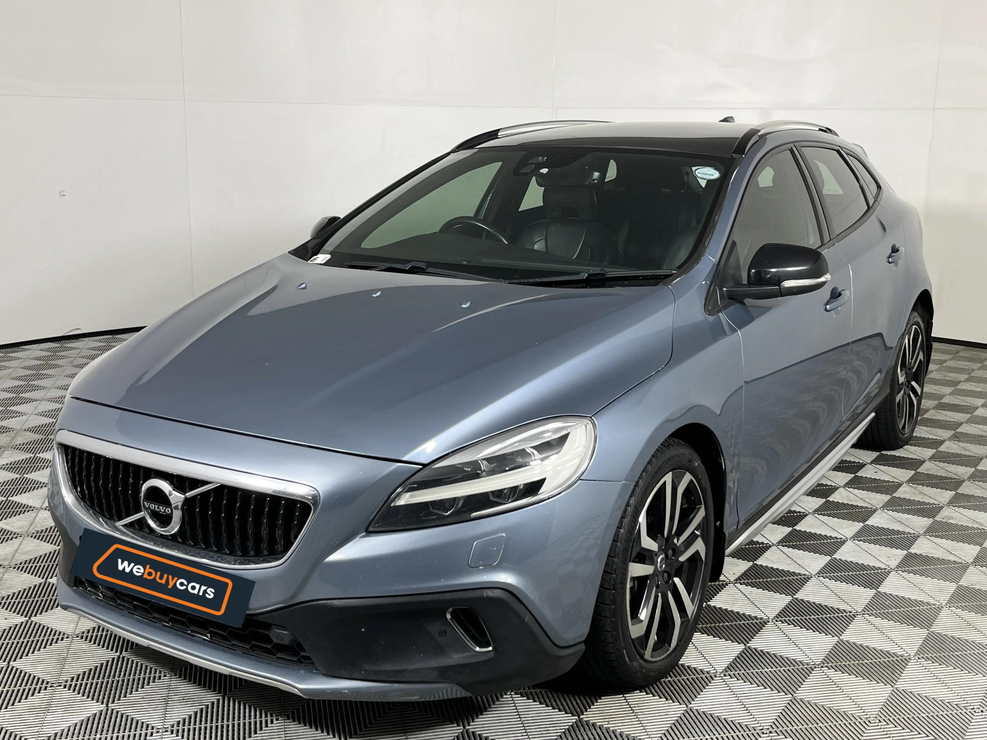 Used 2017 Volvo V40 Cross Country D4 Momentum