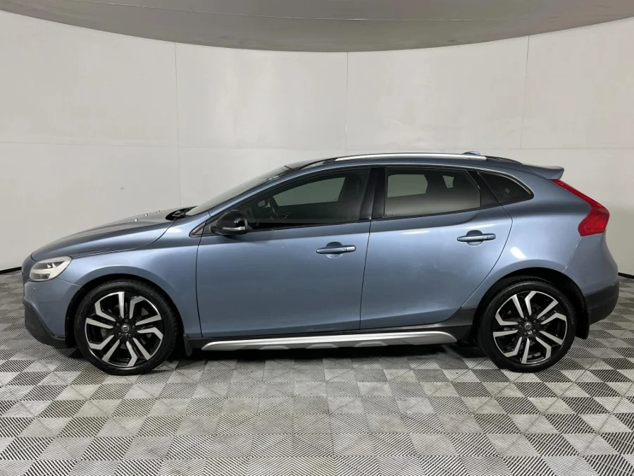 Used 2017 Volvo V40 Cross Country D4 Momentum - WeBuyCars The Dome