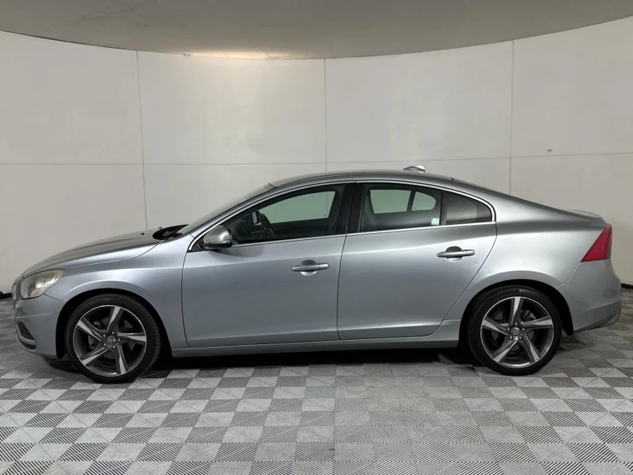 Used 2011 Volvo S60 T5 R-Design Powershift - WeBuyCars Midstream