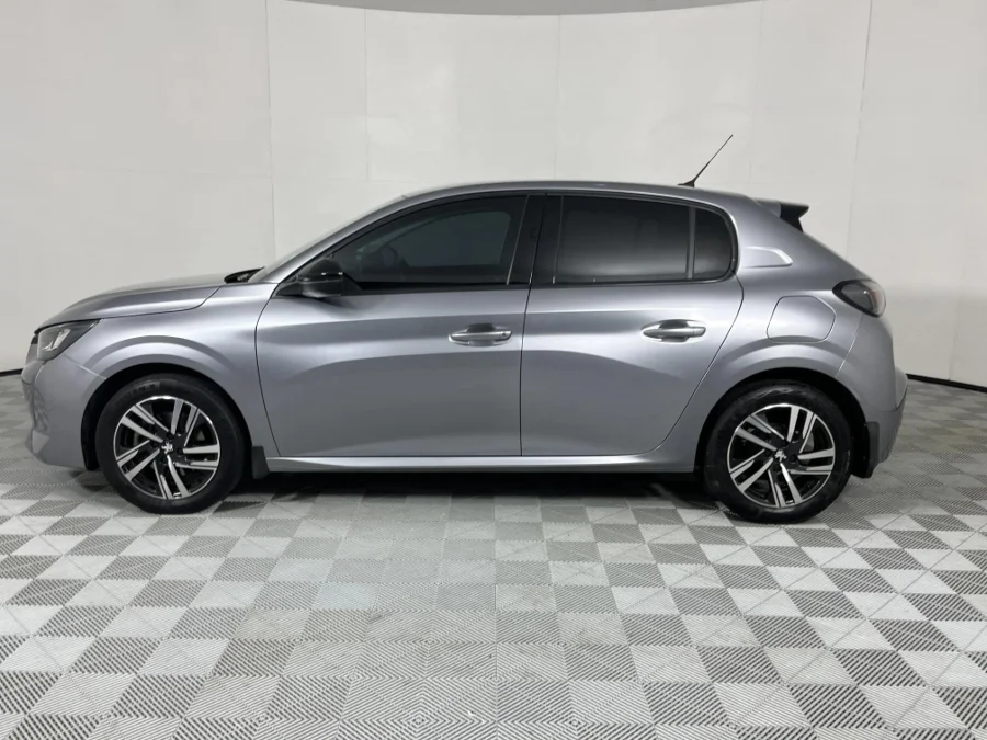 Used 2023 Peugeot 208 1.2T Allure manual - WeBuyCars Gqeberha