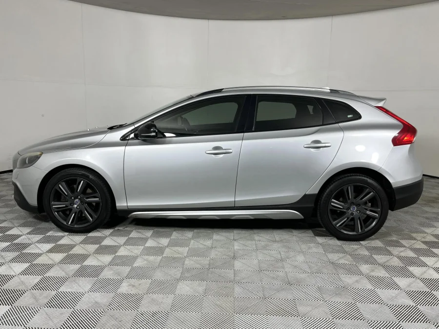 Used 2014 Volvo V40 Cross Country D3 Excel - WeBuyCars  Witbank