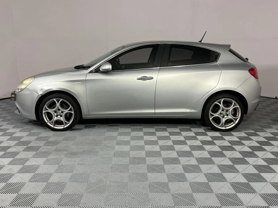 Used 2013 Alfa Romeo Giulietta 1.4TBi Exclusive - WeBuyCars Brackenfell Cape Town Used 2013 Alfa Romeo Giulietta 1.4TBi Exclusive - WeBuyCars Brackenfell Cape Town