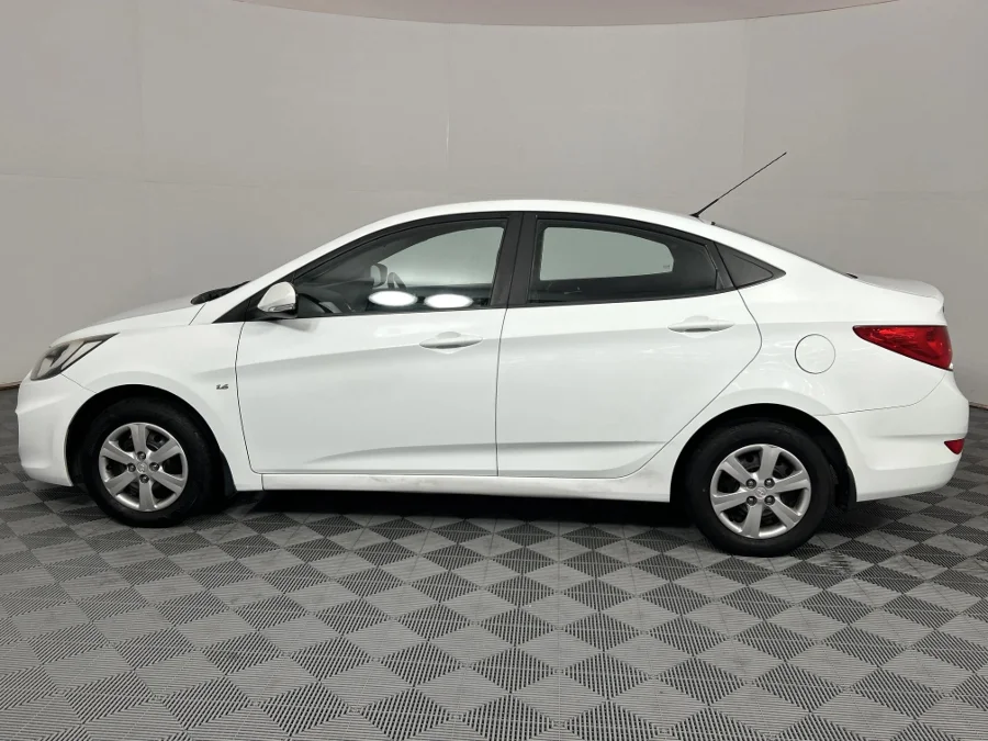 Used 2011 Hyundai Accent sedan 1.6 Fluid - WeBuyCars Lansdowne