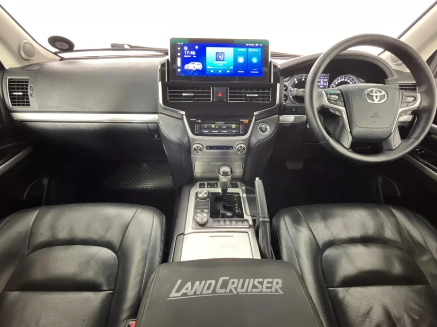 Used 2018 Toyota Land Cruiser 200 4.5D-4D V8 VX-R - WeBuyCars Montana