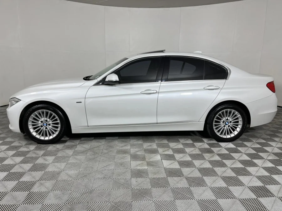 Used 2013 BMW 3 Series 320i sports-auto - WeBuyCars The Dome