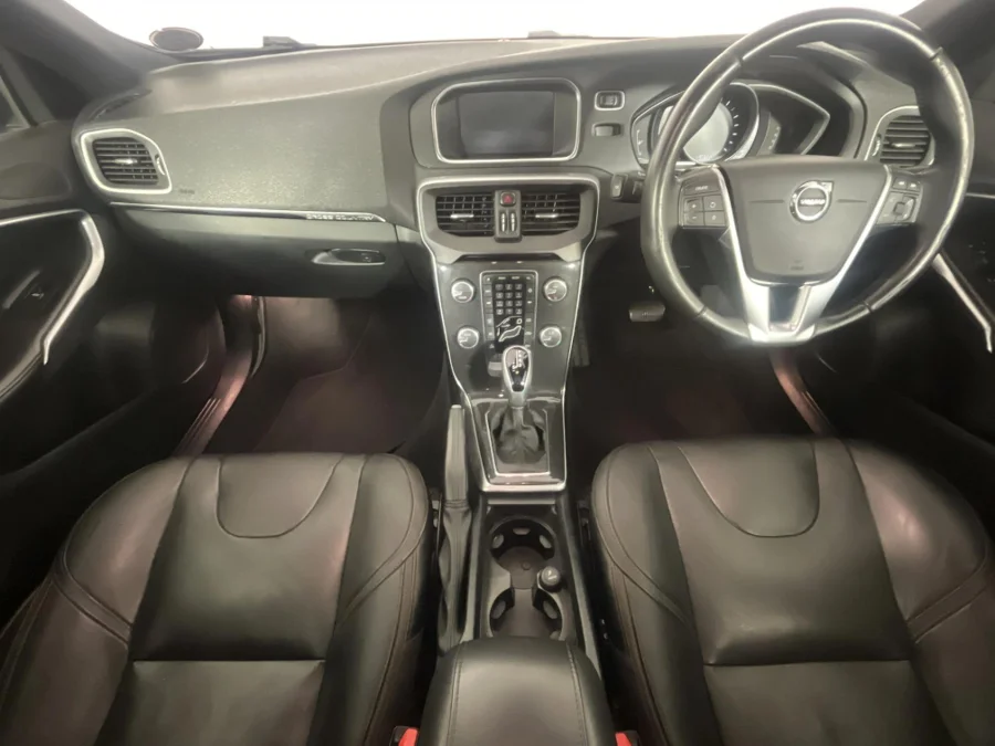 Used 2018 Volvo V40 Cross Country T4 Inscription auto - WeBuyCars Silverlakes