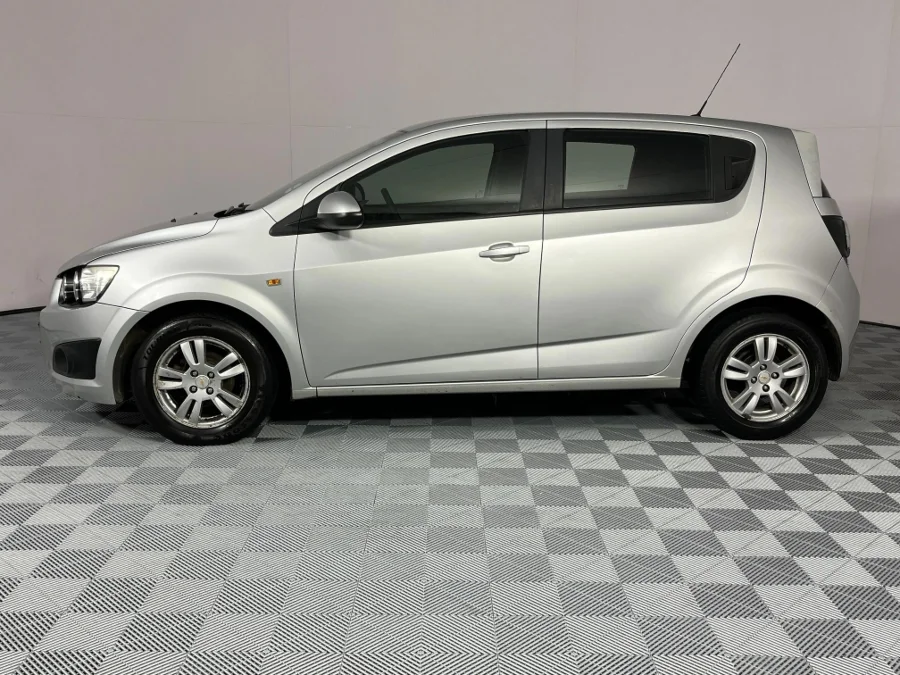 Used 2013 Chevrolet Sonic hatch 1.4 LS - WeBuyCars Lansdowne