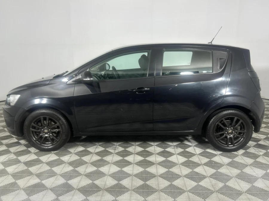 Used 2014 Chevrolet Sonic hatch 1.6 LS Black&White Edition - WeBuyCars Richmond Used 2014 Chevrolet Sonic hatch 1.6 LS Black&White Edition - WeBuyCars Richmond