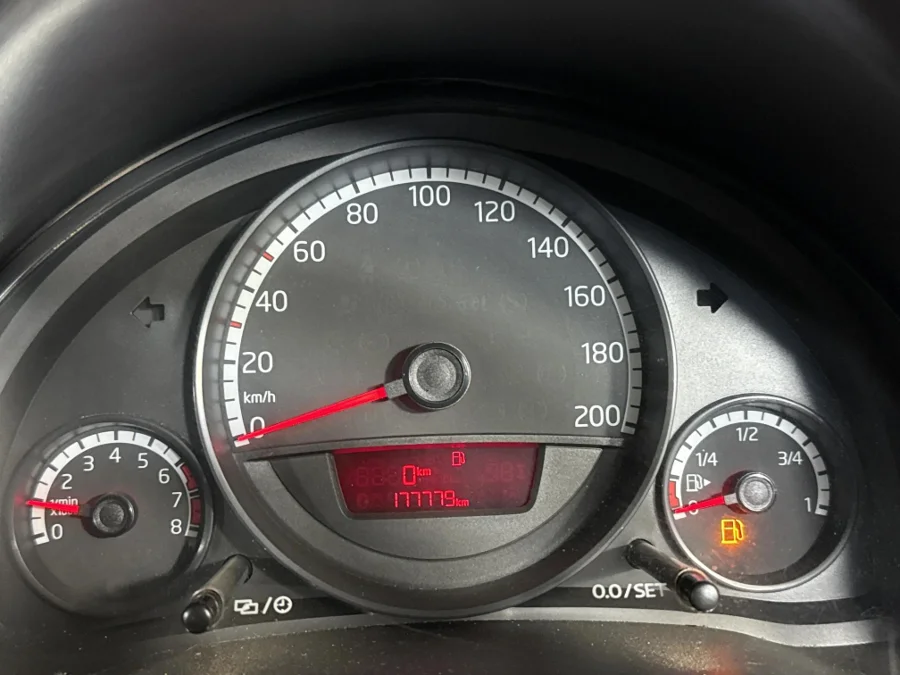 Used 2015 Volkswagen up! club up! 3-door 1.0 - WeBuyCars Midstream