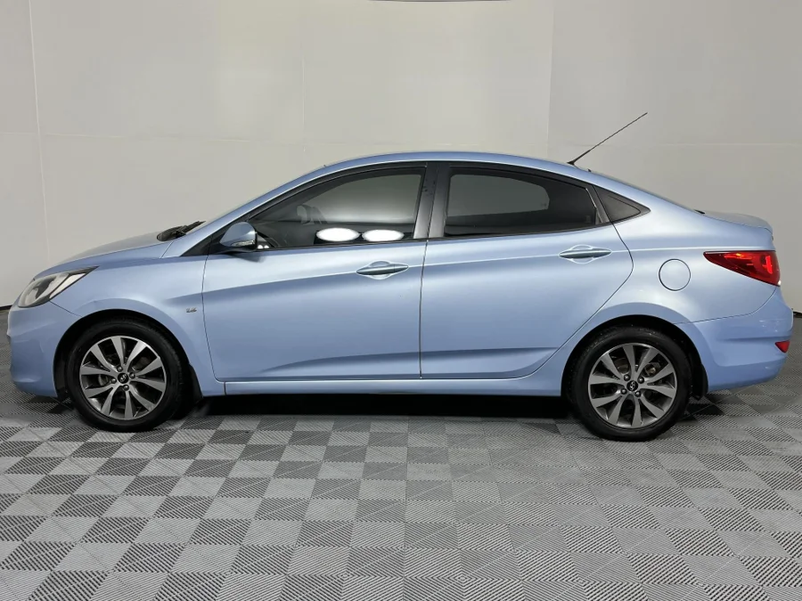 Used 2012 Hyundai Accent sedan 1.6 Fluid - WeBuyCars Montana