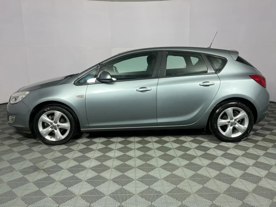 Used 2010 Opel Astra hatch 1.4 Turbo Enjoy - WeBuyCars Rustenburg