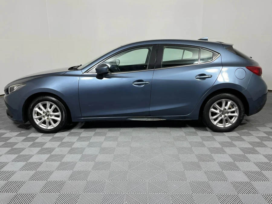 Used 2015 Mazda Mazda3 hatch 1.6 Dynamic auto - WeBuyCars Montana