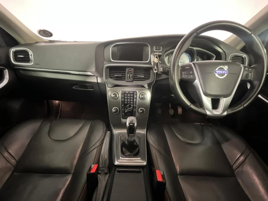 Used 2016 Volvo V40 Cross Country T4 Inscription - WeBuyCars The Dome