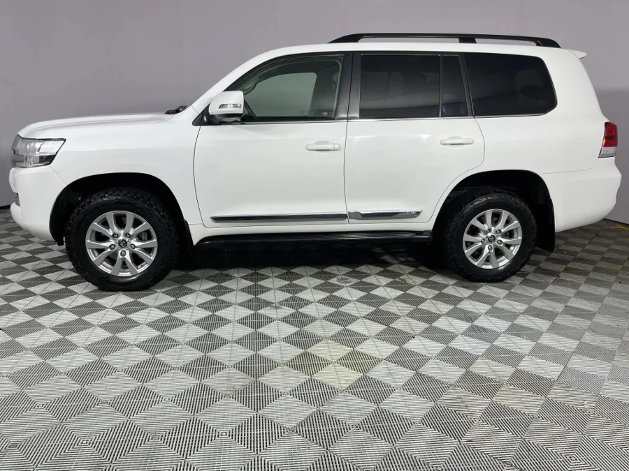 Used 2018 Toyota Land Cruiser 200 4.5D-4D V8 VX-R - WeBuyCars Lansdowne