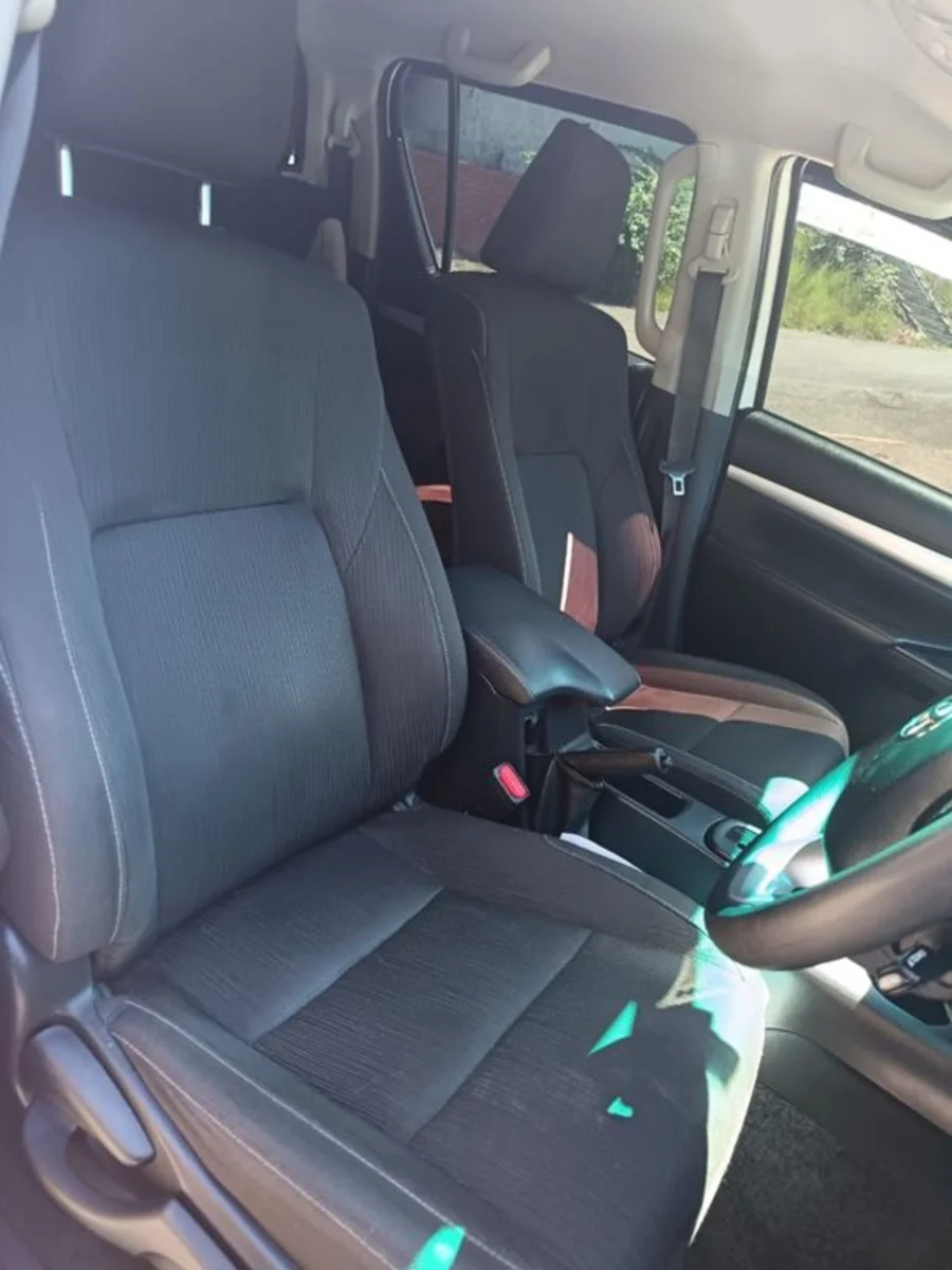 Used 2024 Toyota Hilux 2.4GD-6 4x4 SR - Private Seller Used 2024 Toyota Hilux 2.4GD-6 4x4 SR - Private Seller