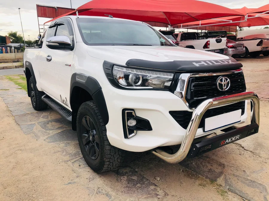 Used 2017 Toyota Hilux 2.8GD-6 Xtra cab Raider Dakar - Cars Gold Used 2017 Toyota Hilux 2.8GD-6 Xtra cab Raider Dakar - Cars Gold