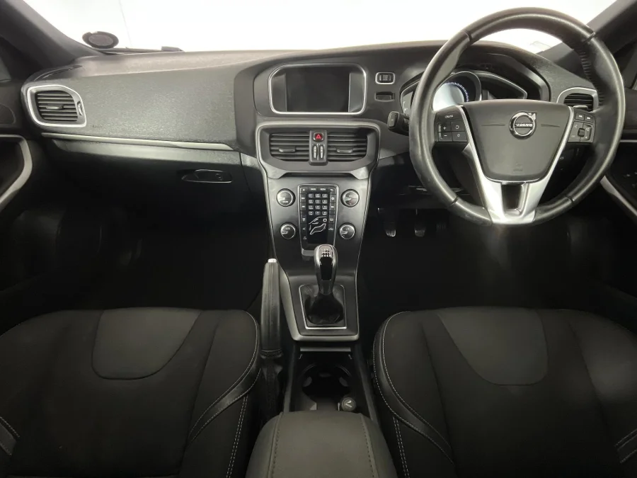 Used 2019 Volvo V40 T3 Inscription auto - WeBuycars East London