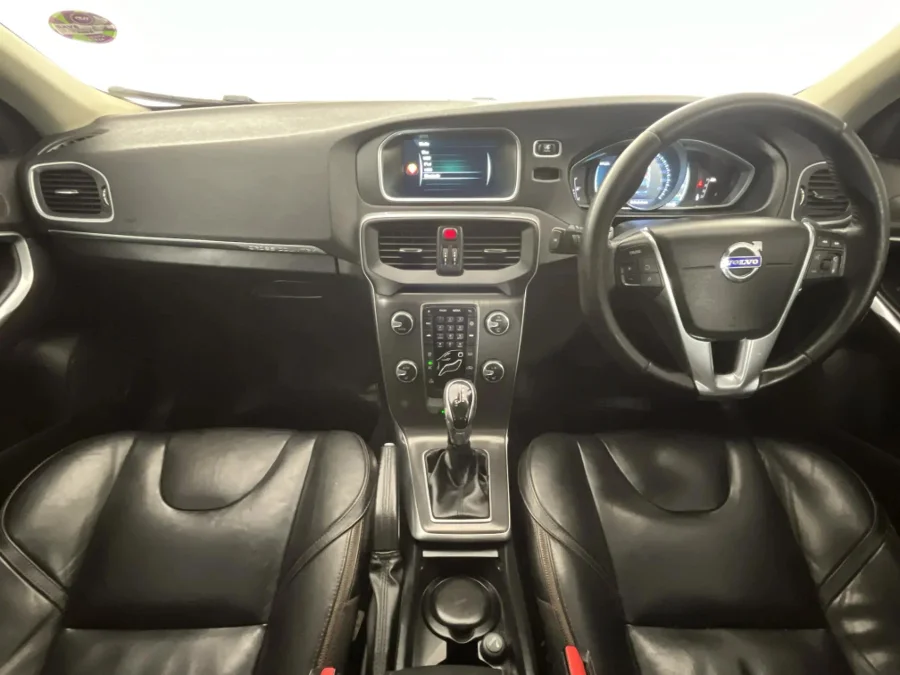 Used 2016 Volvo V40 Cross Country D4 Momentum - WeBuyCars Gqeberha