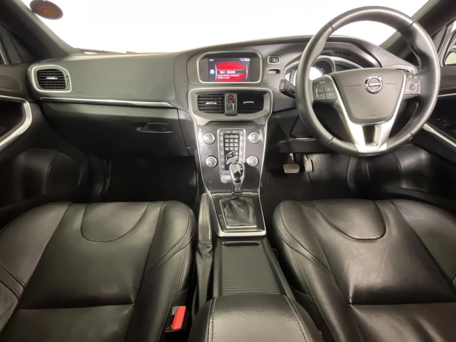 Used 2019 Volvo V40 T4 Inscription auto - WeBuyCars Riverhorse