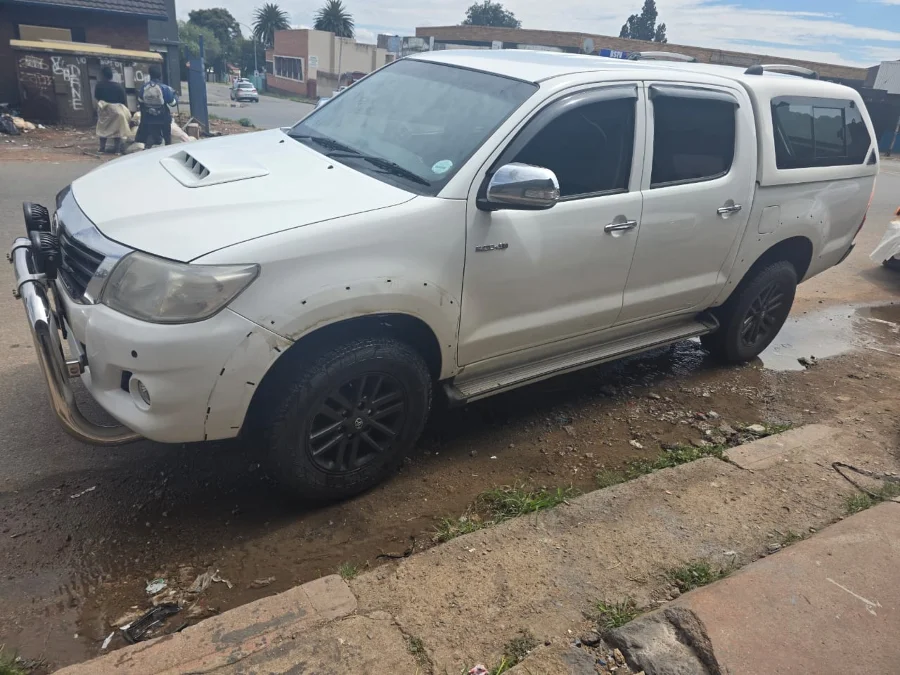 Used 2012 Toyota Hilux 3.0D-4D double cab Raider Legend 45 - Khensani Imports And Exports