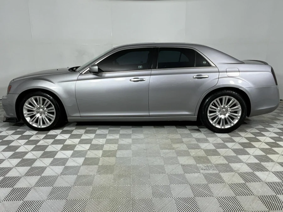 Used 2013 Chrysler 300C 3.6 Luxury Series - WeBuyCars Silverlakes