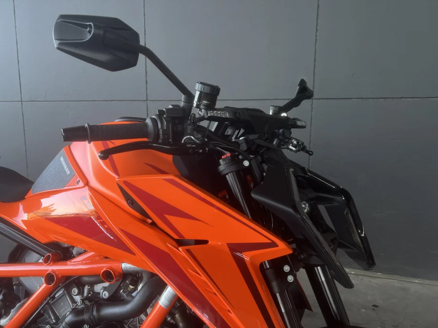 KTM 1390 SUPER DUKE R - FAST KTM