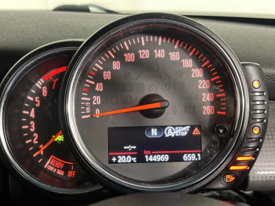 Used 2016 MINI Hatch Cooper Hatch 3-door Seven 7 - WeBuyCars Gqeberha