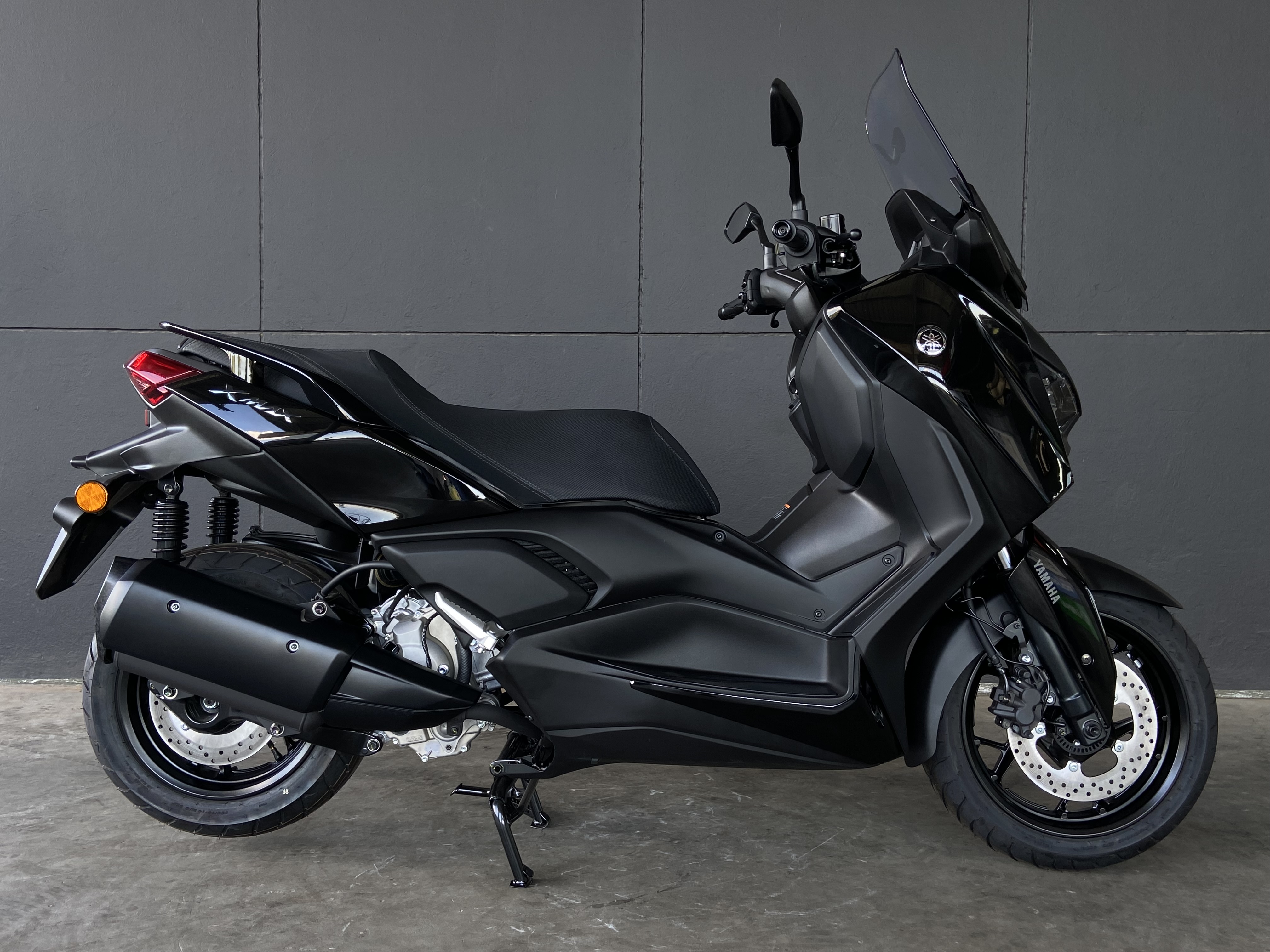 YAMAHA 300 XMAX