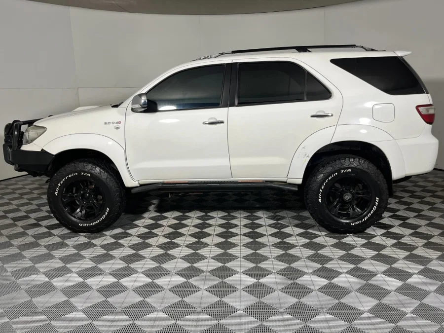 Used 2011 Toyota Fortuner 3.0D-4D 4x4 auto - WeBuyCars Germiston