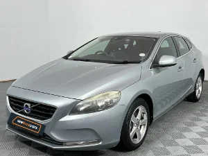 Used 2015 Volvo V40 T3 Momentum auto Used 2015 Volvo V40 T3 Momentum auto