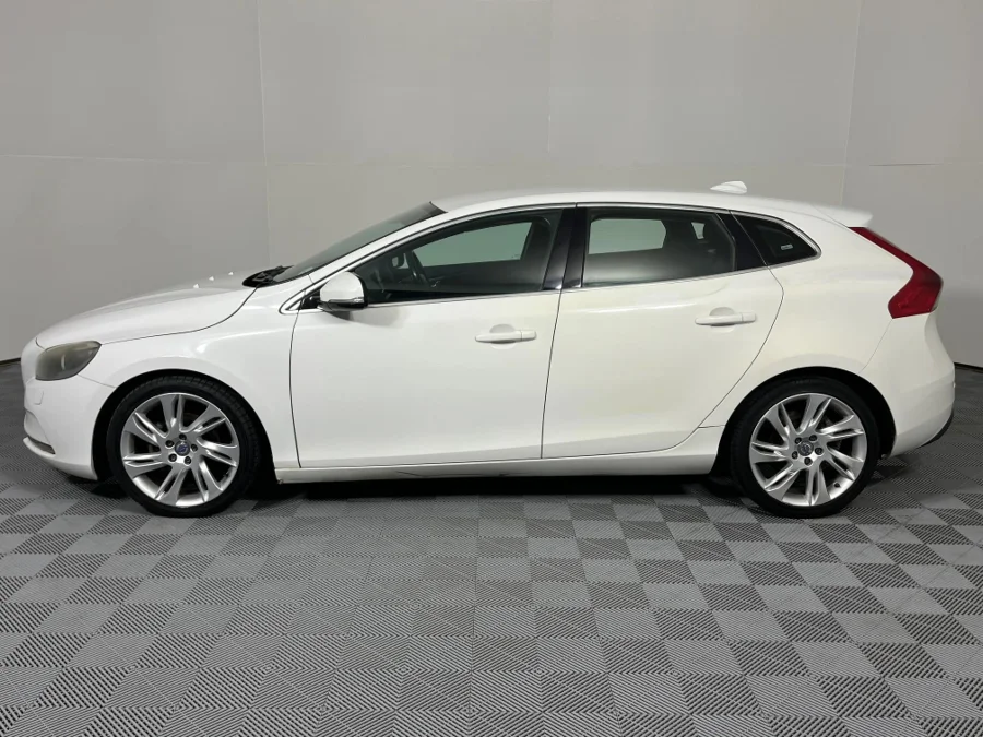 Used 2014 Volvo V40 D2 Essential - WeBuyCars Montana