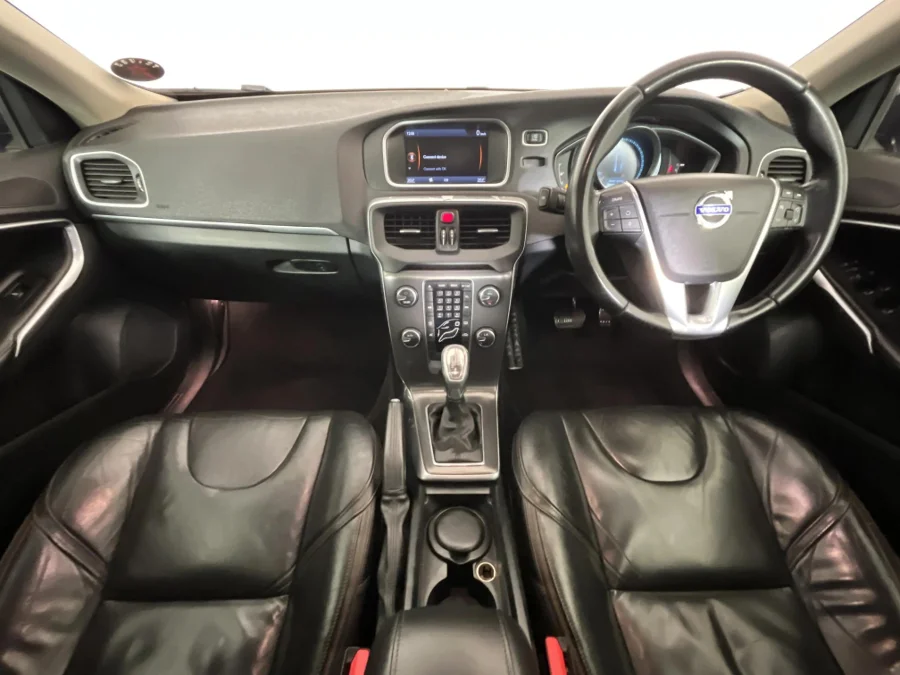 Used 2013 Volvo V40 Cross Country T4 Excel auto - WeBuyCars JHB South