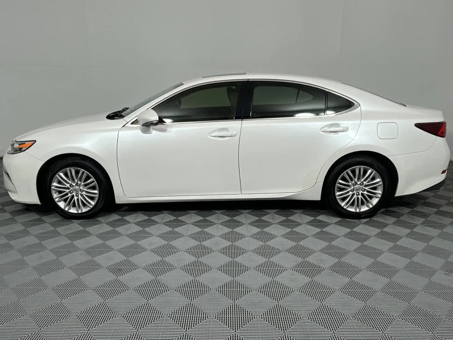 Used 2017 Lexus ES 250 EX - WeBuyCars Lansdowne