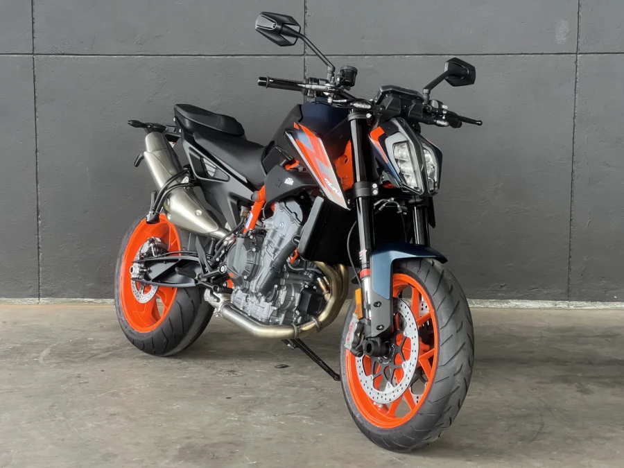 KTM 890 DUKE - FAST KTM