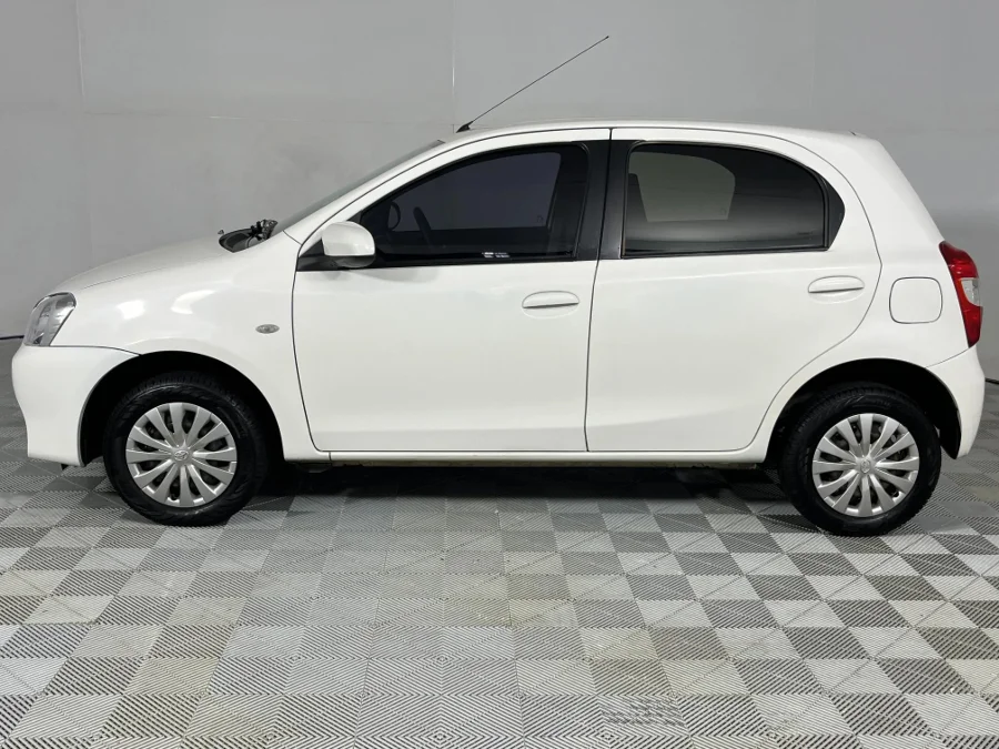 Used 2014 Toyota Etios hatch 1.5 Sprint - WeBuyCars Silverlakes
