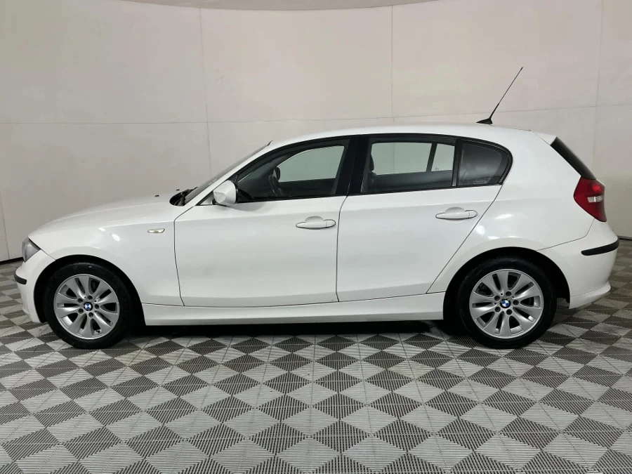 Used 2011 BMW 1 Series 118i 5-door auto - WeBuyCars JHB South Used 2011 BMW 1 Series 118i 5-door auto - WeBuyCars JHB South