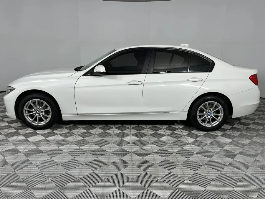 Used 2013 BMW 3 Series 320i sports-auto - WeBuyCars Lansdowne Used 2013 BMW 3 Series 320i sports-auto - WeBuyCars Lansdowne