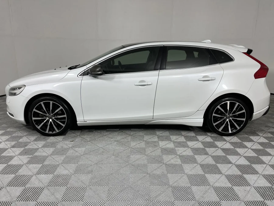 Used 2018 Volvo V40 T5 Inscription - WeBuyCars The Dome