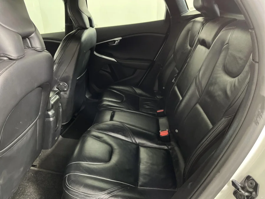 Used 2014 Volvo V40 Cross Country T4 Elite auto - WeBuyCars JHB South