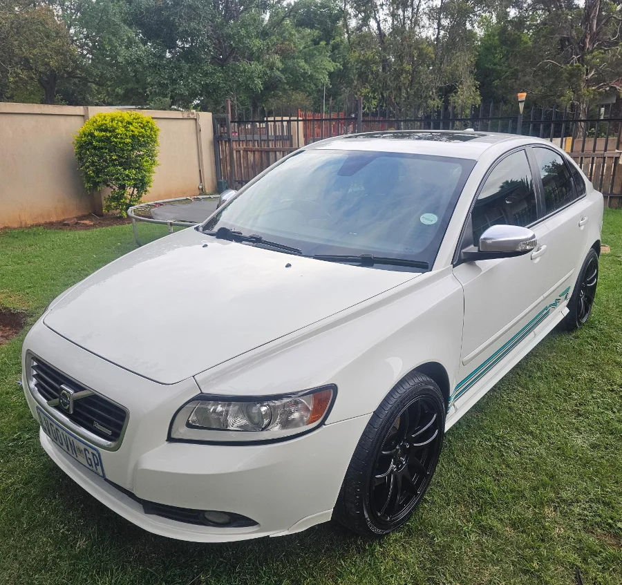 Used 2008 Volvo S40 T5 R-Design - Private Seller Used 2008 Volvo S40 T5 R-Design - Private Seller