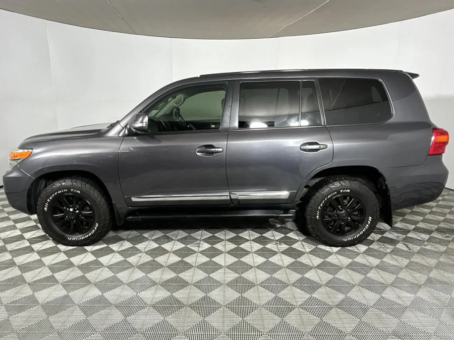 Used 2014 Toyota Land Cruiser 200 4.5D-4D V8 VX - WeBuyCars Richmond Used 2014 Toyota Land Cruiser 200 4.5D-4D V8 VX - WeBuyCars Richmond