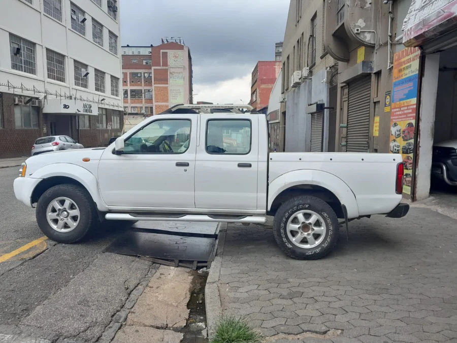 Used 2010 Nissan NP300 Hardbody 2.4 double cab 4x4 - Carmart Auto Dealer