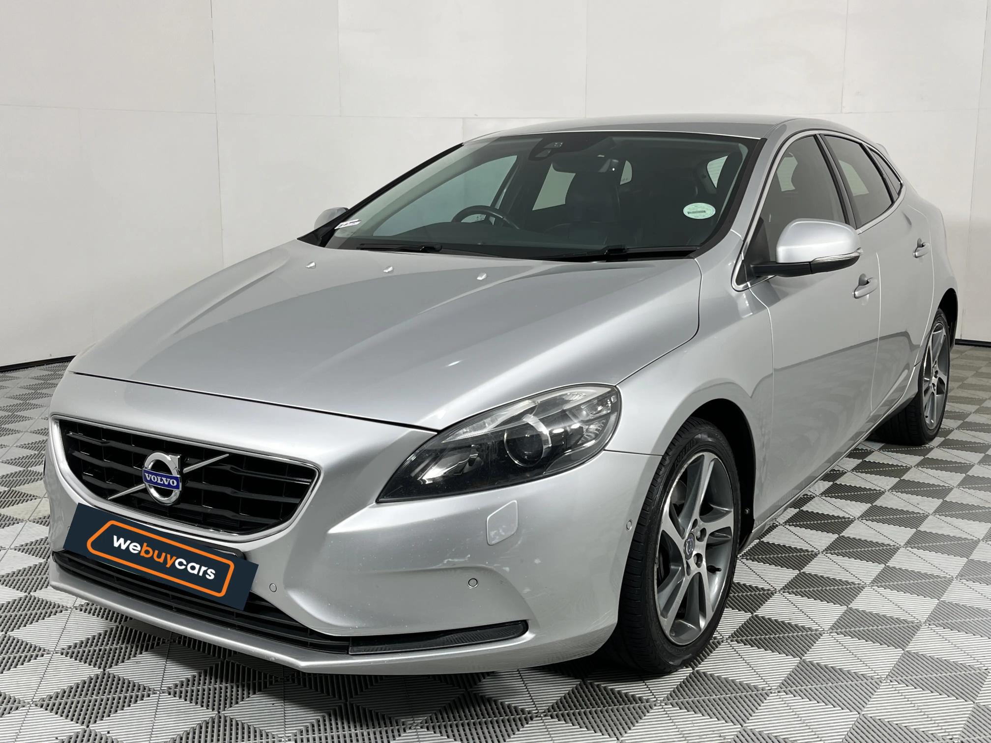 Used 2016 Volvo V40 T4 Momentum auto