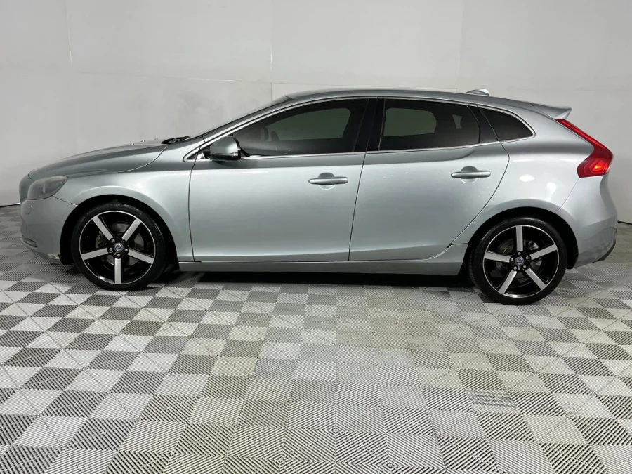 Used 2013 Volvo V40 T3 Excel - WeBuyCars Silverlakes