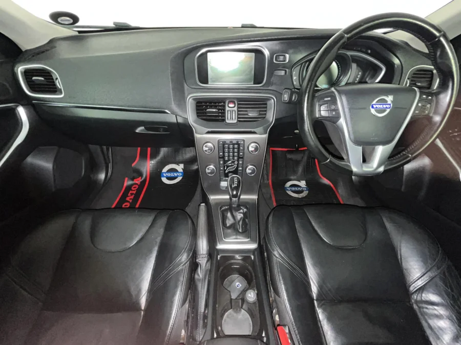 Used 2013 Volvo V40 T4 Excel auto - WeBuyCars Lansdowne