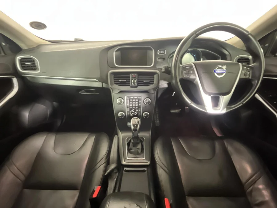 Used 2014 Volvo V40 Cross Country D3 Elite - WeBuyCars The Dome