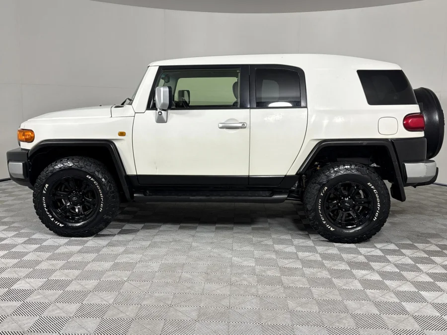 Used 2012 Toyota FJ Cruiser - WeBuyCars Vereeniging Used 2012 Toyota FJ Cruiser - WeBuyCars Vereeniging