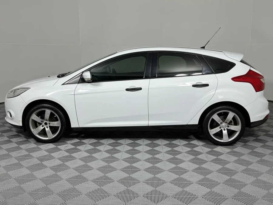 Used 2012 Ford Focus hatch 1.6 Ambiente - WeBuyCars Montana
