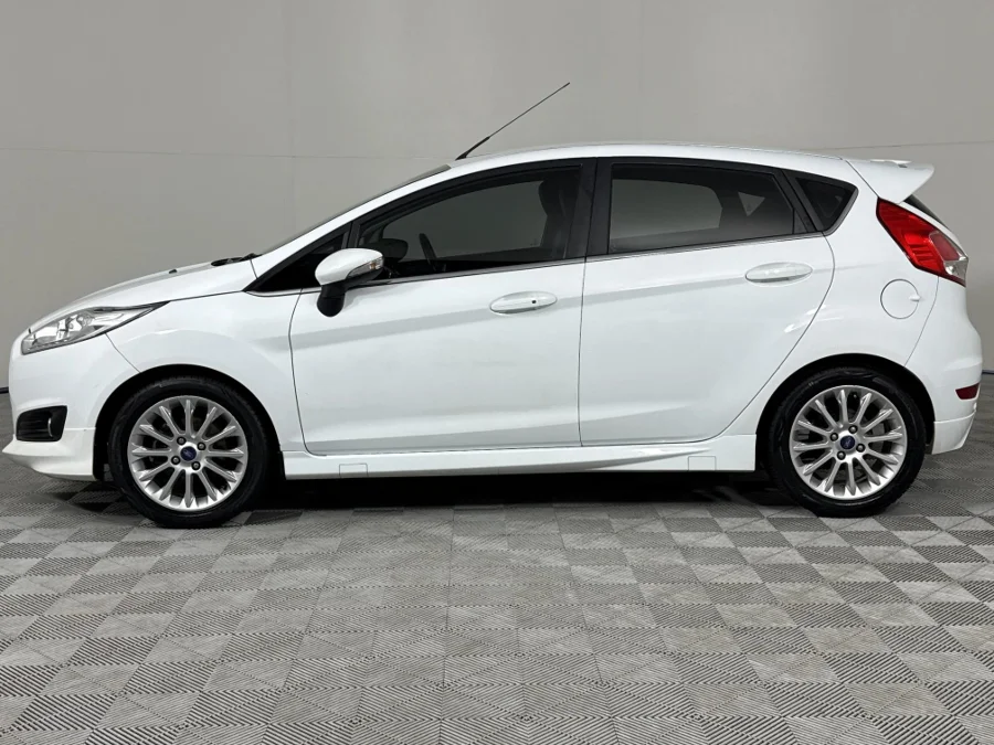 Used 2015 Ford Fiesta 5-door 1.0T Titanium - WeBuyCars Vereeniging