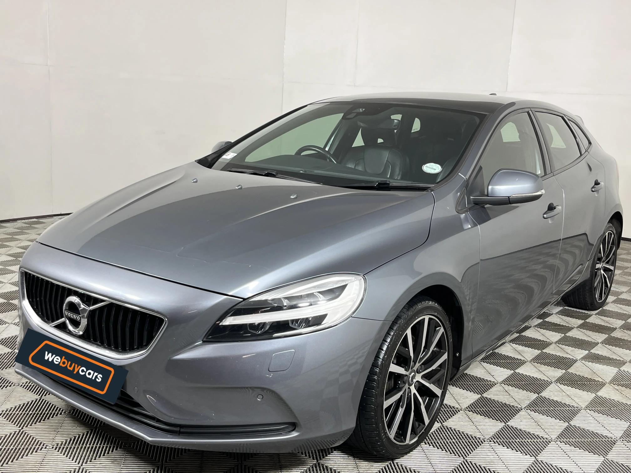 Used 2017 Volvo V40 T5 Momentum
